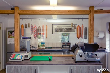 Martin_s_deli_interior_1525686923