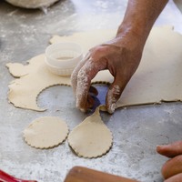 Cutting dough
