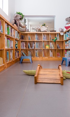 Kleinmond_public_library_children_s_area_1530081774