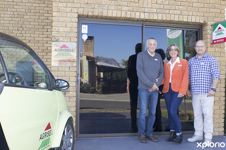 kleinmond_real_estate_agrisell_team_photo_outside_office_1531983733