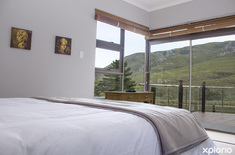 stanford_accomodation_goodwill_mountain_farm_bedroom1_view_1532699872