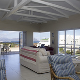 Beach Rd home lounge