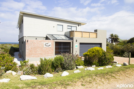 kleinmond_gardens_banwell_gardens_garden_infront_of_home_1536328372