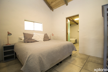 kleinmond_accommodation_njr_cottage_main_bedroom_1537944425