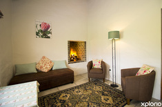 kleinmond_accommodation_njr_cottage_living_room_1537944446