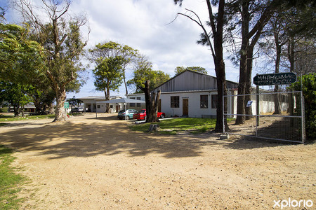 kleinmond_creative_shops_wine_barrel_creations_outside_1538045091