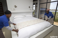 bettys_bay_home_cleaning_service_be_in_bettys_bay_teamwork_making_beds_1540894835