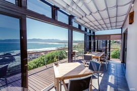 Beautiful, well-equipped modern beach house