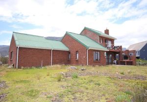 3 Bedroom/s, 3 Bathroom/s Property For Sale