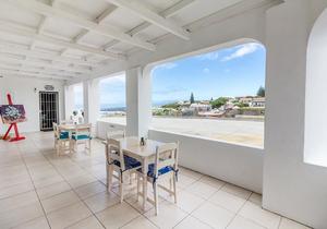 Artist exhibiting at Gansbaai Boarding Lodge