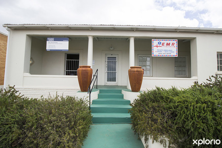 bredasdorp_financial_legal_services_efficient_wealth_outside_office_1544527874
