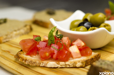 stanford_places_to_eat_restaurants_la_trattoria_tris_bruschetta_1548336904