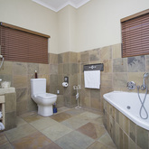 Hermanus room bathroom