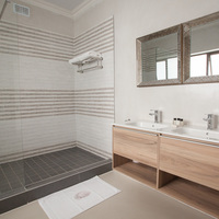 Honeymoon suite bathroom