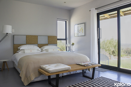 stanford_guest_house_haesfarm_guest_room_with_front_view_1552647881