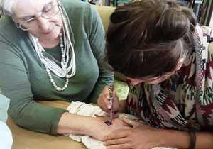 Kat Kwiecinska, a Henna Gypsey