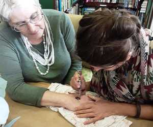 Kat Kwiecinska, a Henna Gypsey