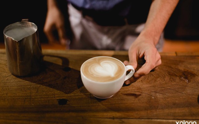 Great_white_house_barista_serving_heart_cuppucino_1520927467_1553511713