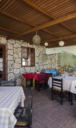 bredasdorpspecial_restaurants_fiddlers_pub_and_grill_outside_restaurant_seating_1553694464