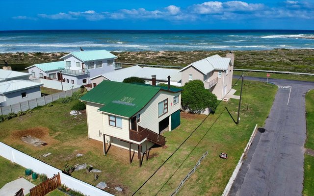 Seeff Struisbaai - Two Storey Cottage