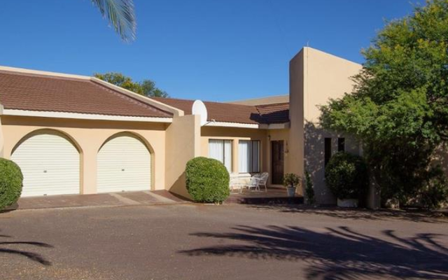 Seeff Napier - 4 bedroom home in Colesberg