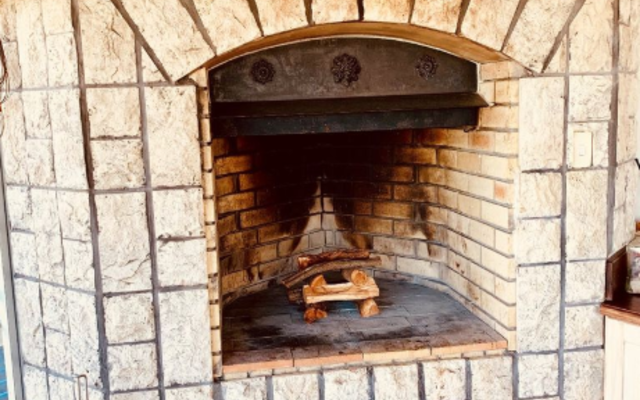 Seeff Gansbaai - 5 Bedroom house for sale in Kleinbaai - Fire place