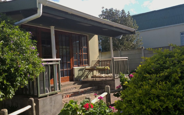 Seeff Bredasdorp - roofed porch