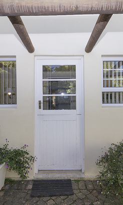 hermanus_accommodation_dovecote_cottage_front_view_1558940057