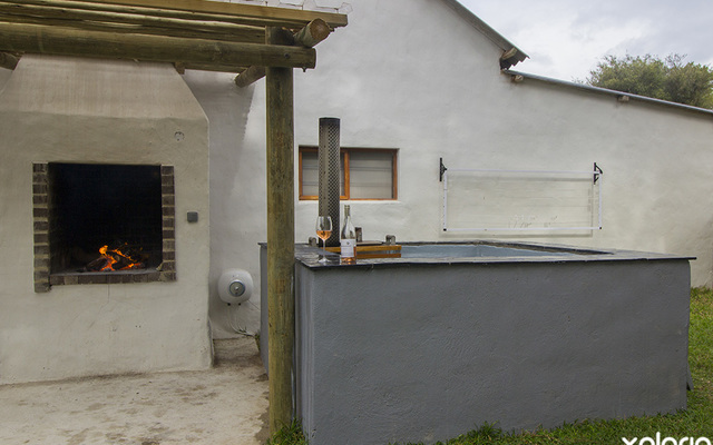 kleinmond_accommodation_njr_nuwejaarsfarm_braai_at_pool_1__1559650934