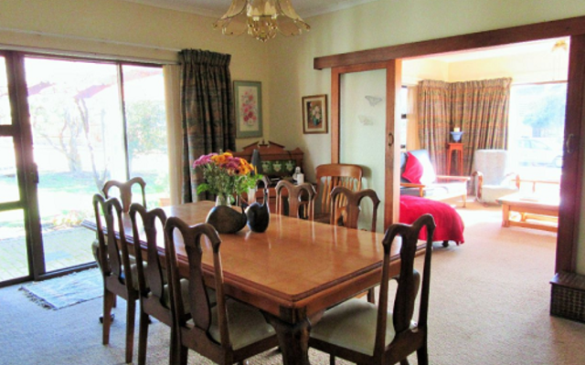 seeff_napier_5_bedroom_house_dining_area_1560440541