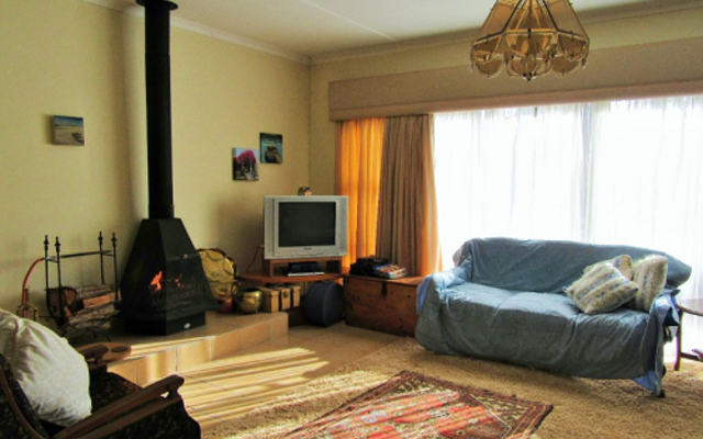 seeff_napier_5_bedroom_house_living_area_1560440545