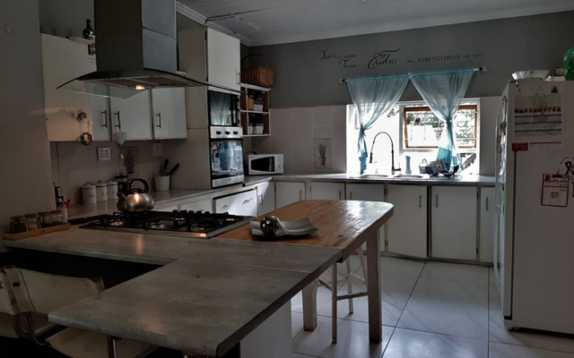 seeff_bredasdorp_4_bedroom_house_kitchen_1560932114