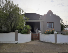 4 Bedroom House For Sale in Bredasdorp