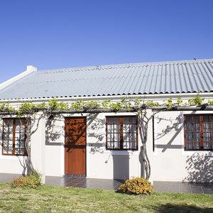 kleinmond_accomodation_holiday_scapes_cottage_outside_view_1534924255_1562331164