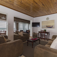 Gansbaai - Rots en See Self-Catering Villa - TV Room