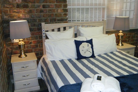 Betty_s_Bay_Sea_Way_Self_catering_Accommodation_Bedroom_1565880987