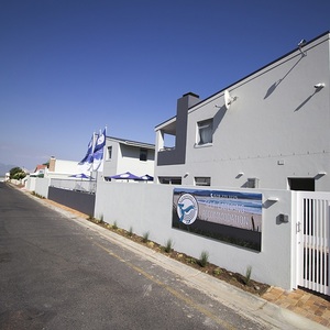 kleinmond_accommodations_kleinmond_lodge_outside_view_1552392462_1567090441