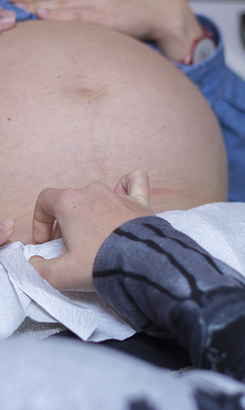 hermanus_medical_services_specialised_doctors_dr_adelene_esterhuizen_preparing_patient_for_sonar_1568188695