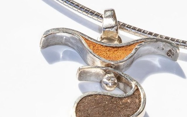 7mei19happydognecklace_1568198867