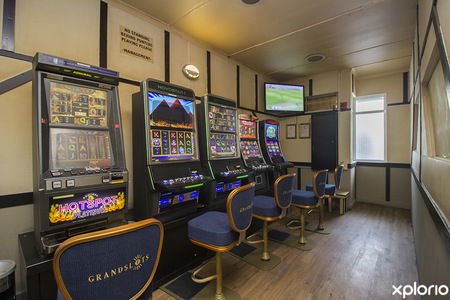 hermanus_sports_bar_jaxs_pub_slots_to_play_1568200499