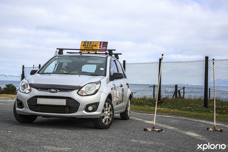 observing_while_driving_1568630743