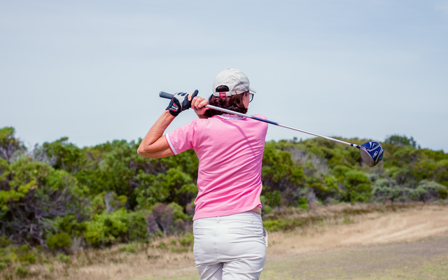 Gansbaai_golf_club_gina_playing_golf2_1512029469_1569834818
