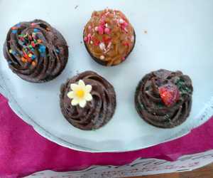 'Red Riding Hood' Themed Birthday Party Cake & Cupcakes