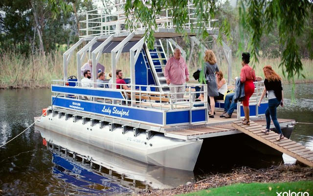 Lady_stanford_welcoming_guests_1519734556_1570542746