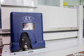 What does an automatic electric gate service include?