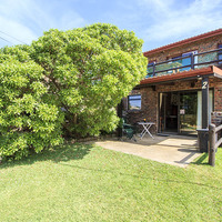 Betty's Bay - Sea Way Self-catering Accommodation - Side View
