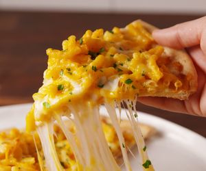 Recipe: Macaroni & Cheese Pizza