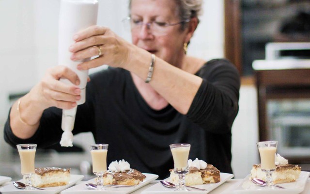 mc_clarke_hide_away_marina_preparing_dessert_1508502737_1573538765 mc_clarke_hide_away_marina_preparing_dessert_1508502737_1573538765