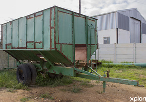 Custom-Designed Steel Grain Trailers & Feeding Troughs