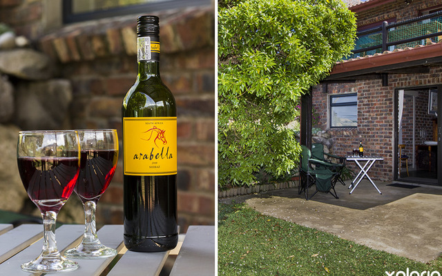 bettys_bay_accommodation_sea_way_self_catering_chilling_outside_1574253420 bettys_bay_accommodation_sea_way_self_catering_chilling_outside_1574253420